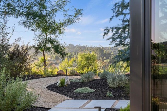 806 Needlerock Place, Escondido, CA 92025