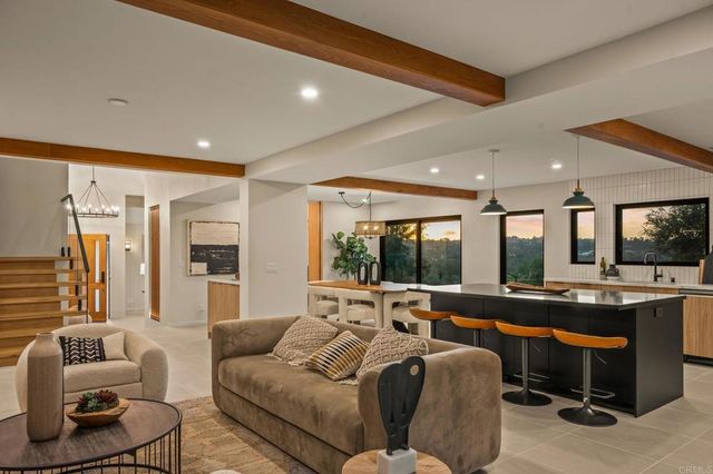 806 Needlerock Place, Escondido, CA 92025
