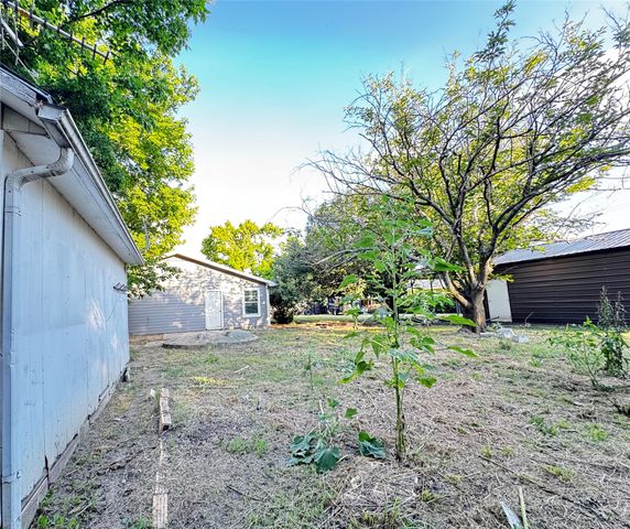 385 Main Street, Dorchester, TX 75459