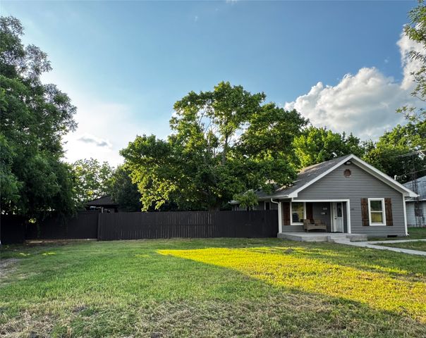 385 Main Street, Dorchester, TX 75459