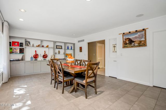 2242 Dundas Road, Ottawa Hills, OH 43606