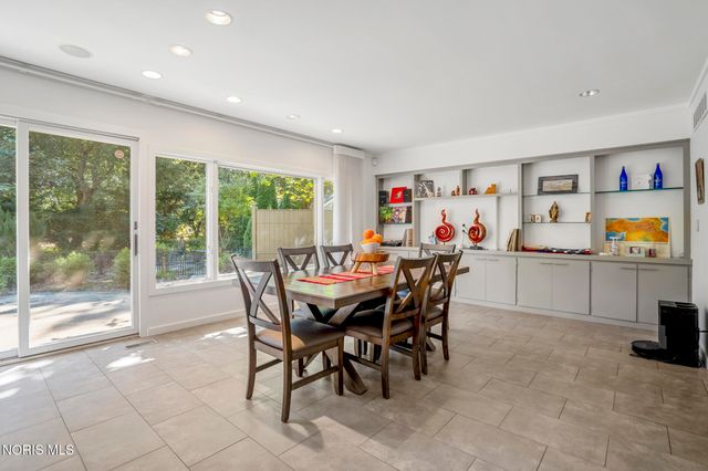 2242 Dundas Road, Ottawa Hills, OH 43606