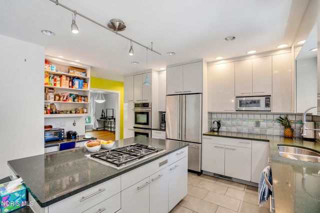 2242 Dundas Road, Ottawa Hills, OH 43606