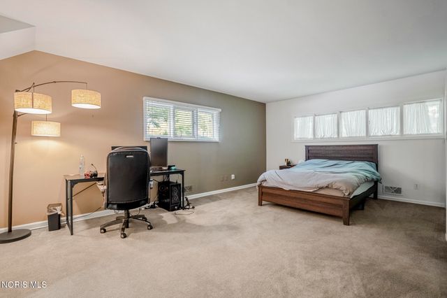 2242 Dundas Road, Ottawa Hills, OH 43606