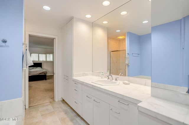 2242 Dundas Road, Ottawa Hills, OH 43606