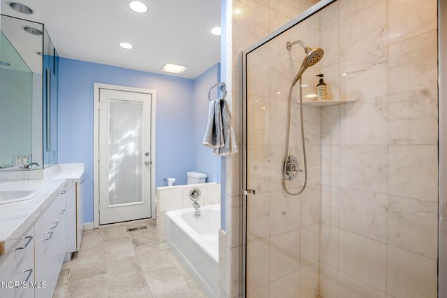 2242 Dundas Road, Ottawa Hills, OH 43606