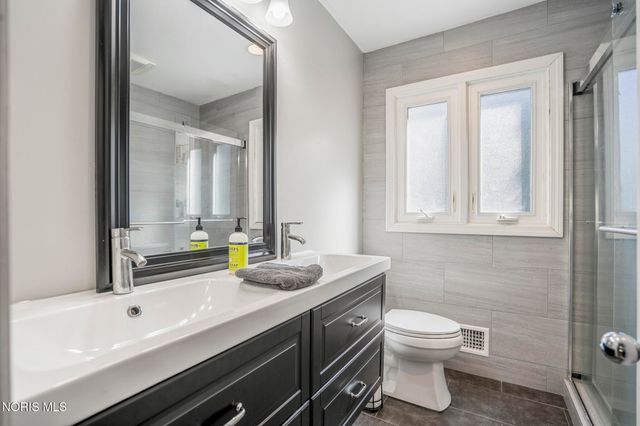 2242 Dundas Road, Ottawa Hills, OH 43606