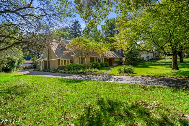 2242 Dundas Road, Ottawa Hills, OH 43606