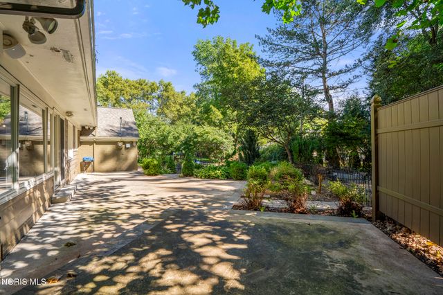 2242 Dundas Road, Ottawa Hills, OH 43606