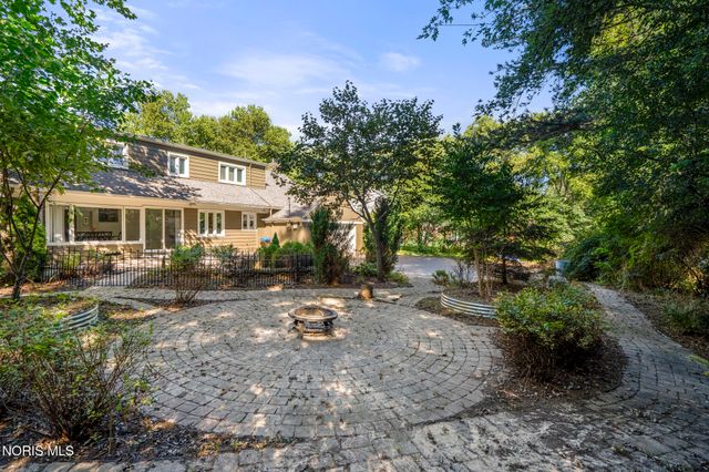 2242 Dundas Road, Ottawa Hills, OH 43606