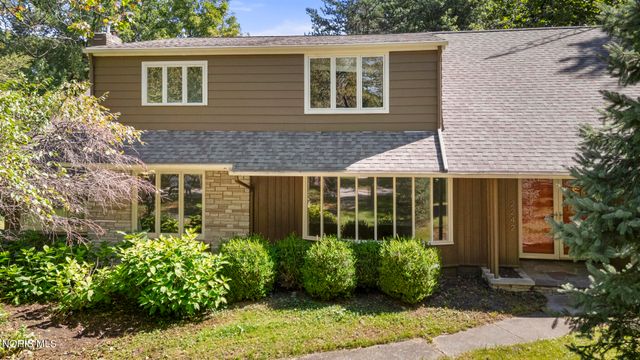2242 Dundas Road, Ottawa Hills, OH 43606