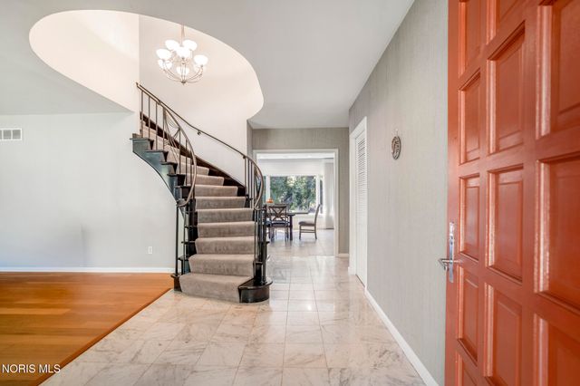 2242 Dundas Road, Ottawa Hills, OH 43606