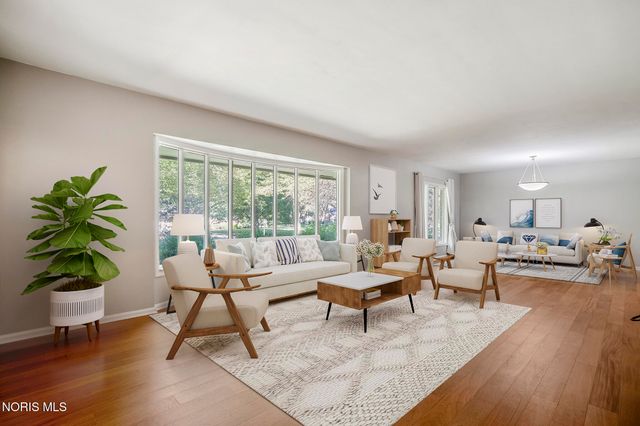2242 Dundas Road, Ottawa Hills, OH 43606
