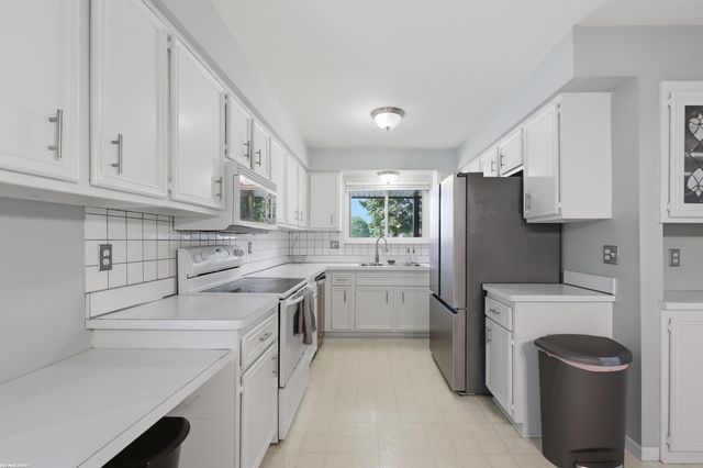 15366 Van Meter Drive, Macomb, MI 48044