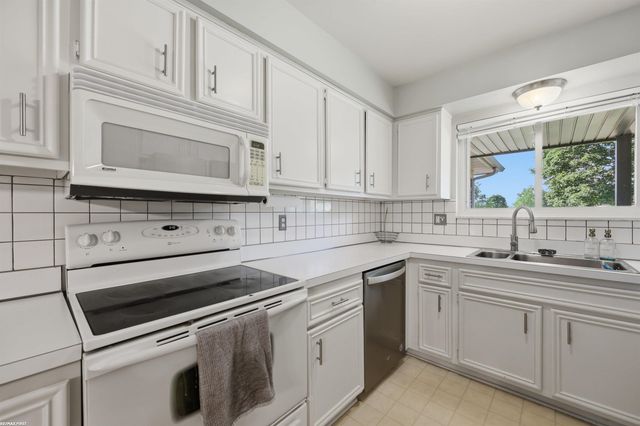 15366 Van Meter Drive, Macomb, MI 48044