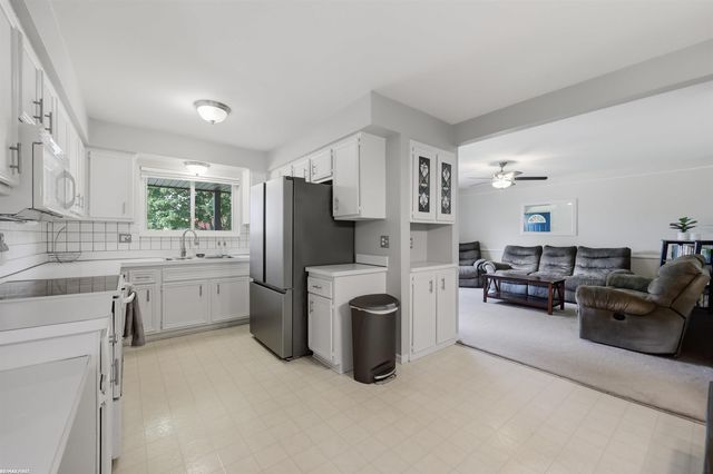 15366 Van Meter Drive, Macomb, MI 48044