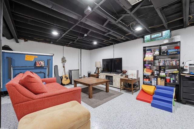 15366 Van Meter Drive, Macomb, MI 48044