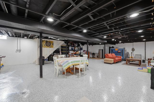 15366 Van Meter Drive, Macomb, MI 48044