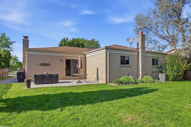 15366 Van Meter Drive, Macomb, MI 48044