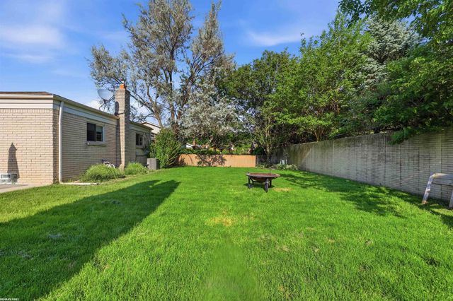 15366 Van Meter Drive, Macomb, MI 48044