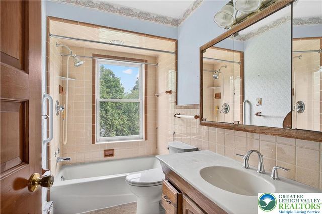 132 James Street, Easton, PA 18042