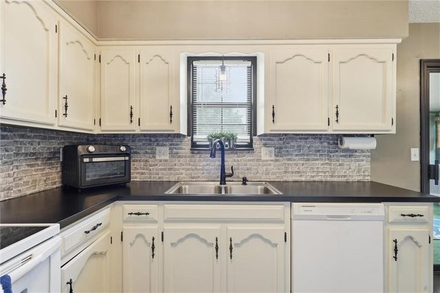 16009 Eastern Avenue, Belton, MO 64012