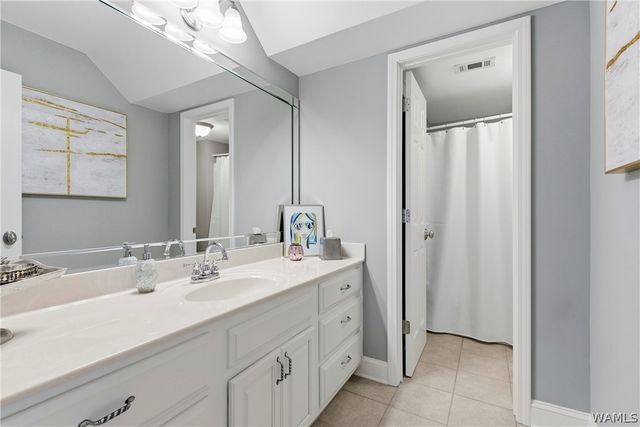 12425 Lakeview manor, Northport, AL 35475