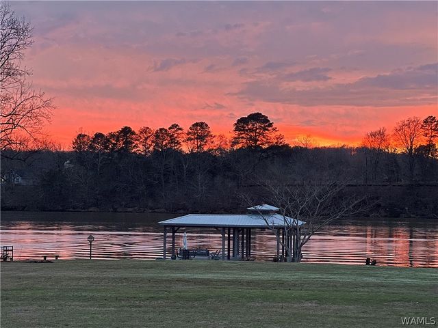 12425 Lakeview manor, Northport, AL 35475