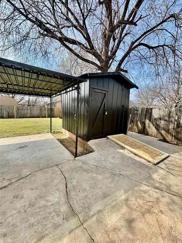 1122 NW Laird Ave, Lawton, OK 73507