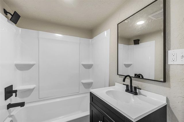 1122 NW Laird Ave, Lawton, OK 73507