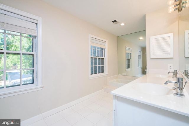 4335 WESTOVER PL NW, Washington, DC 20016