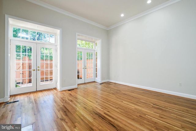 4335 WESTOVER PL NW, Washington, DC 20016