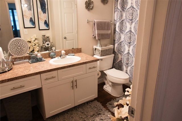 215 SW 117th Terrace 14304, Pembroke Pines, FL 33025