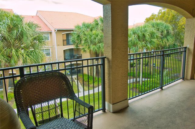 215 SW 117th Terrace 14304, Pembroke Pines, FL 33025