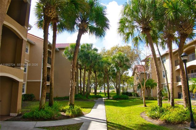 215 SW 117th Terrace 14304, Pembroke Pines, FL 33025