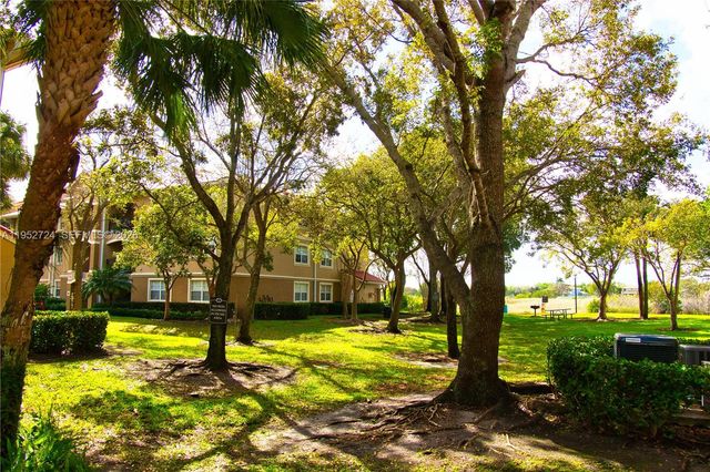 215 SW 117th Terrace 14304, Pembroke Pines, FL 33025