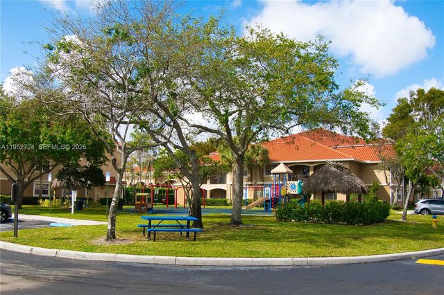 215 SW 117th Terrace 14304, Pembroke Pines, FL 33025