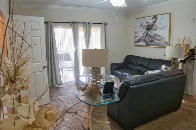 215 SW 117th Terrace 14304, Pembroke Pines, FL 33025