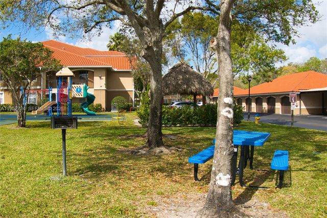 215 SW 117th Terrace 14304, Pembroke Pines, FL 33025