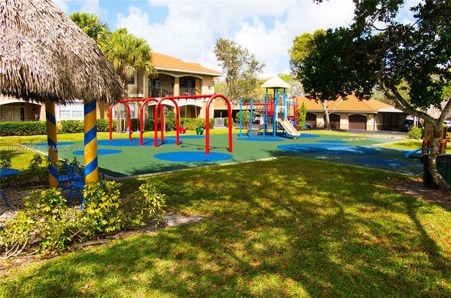 215 SW 117th Terrace 14304, Pembroke Pines, FL 33025