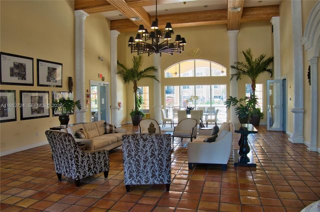 215 SW 117th Terrace 14304, Pembroke Pines, FL 33025