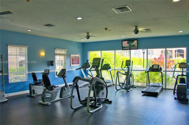 215 SW 117th Terrace 14304, Pembroke Pines, FL 33025