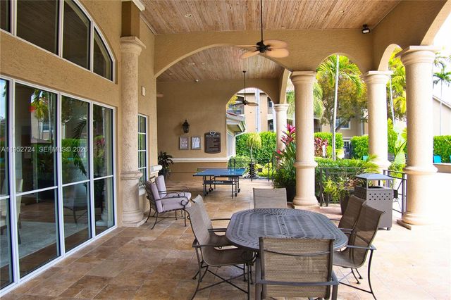 215 SW 117th Terrace 14304, Pembroke Pines, FL 33025