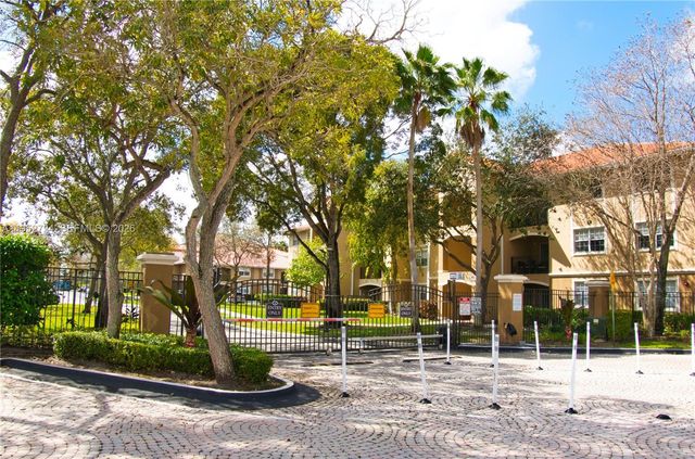 215 SW 117th Terrace 14304, Pembroke Pines, FL 33025