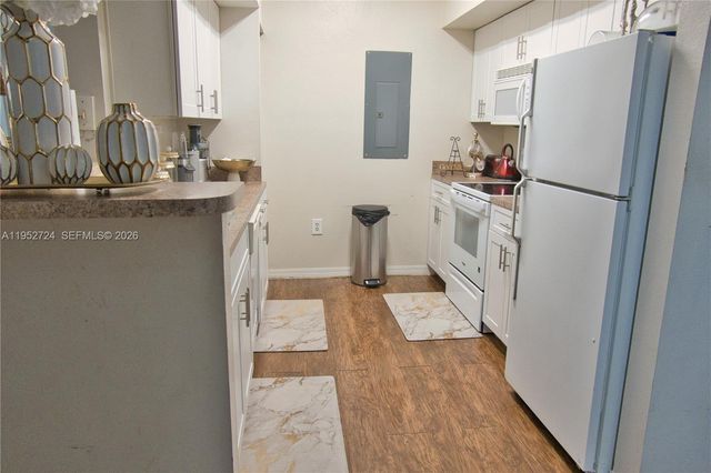 215 SW 117th Terrace 14304, Pembroke Pines, FL 33025