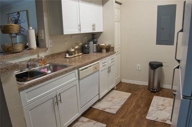 215 SW 117th Terrace 14304, Pembroke Pines, FL 33025