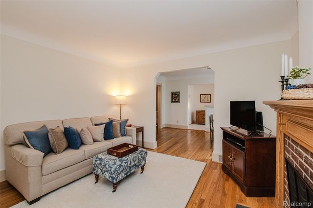 927 N Maple Avenue, Royal Oak, MI 48067
