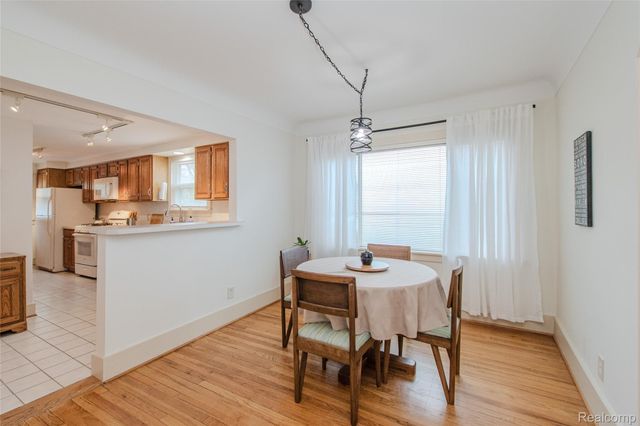 927 N Maple Avenue, Royal Oak, MI 48067