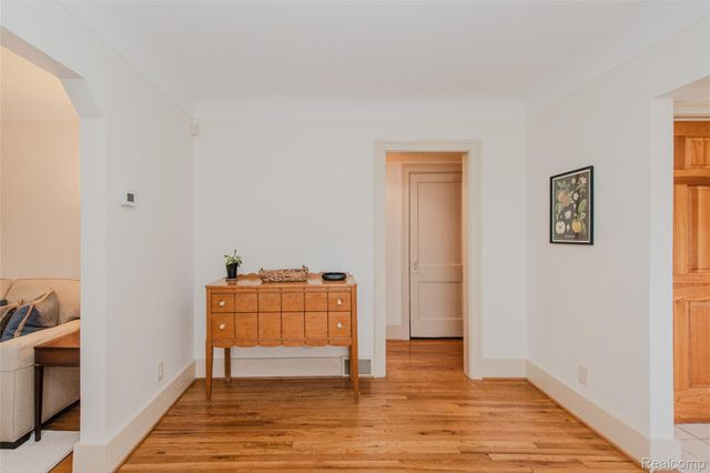 927 N Maple Avenue, Royal Oak, MI 48067