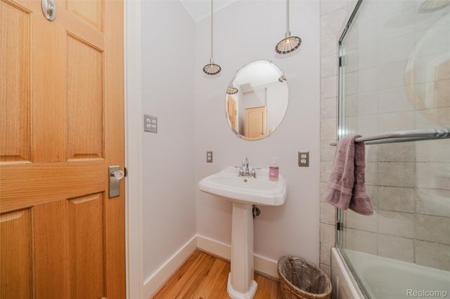 927 N Maple Avenue, Royal Oak, MI 48067
